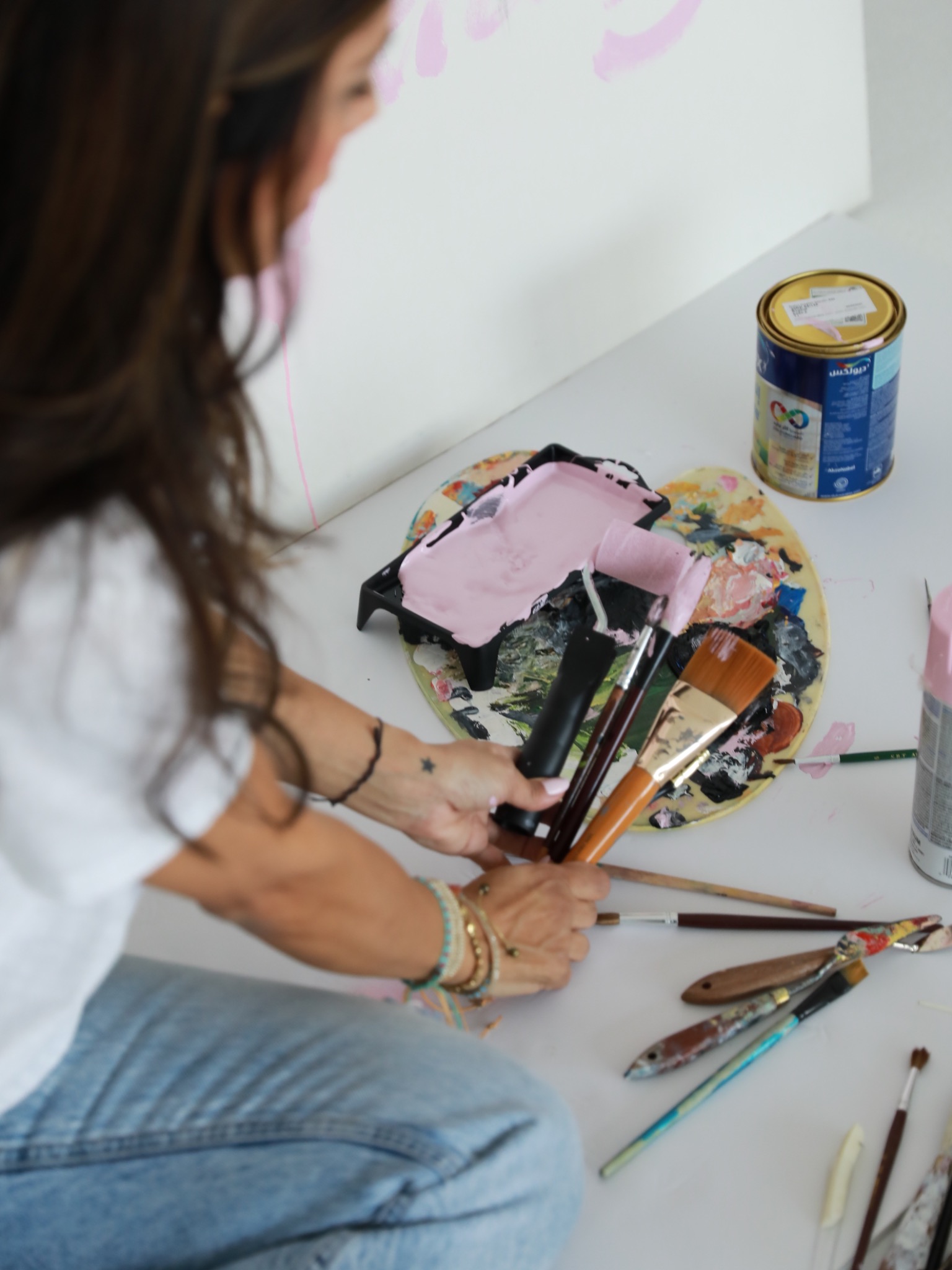 Maria holding paintbrushes over the artist's palette